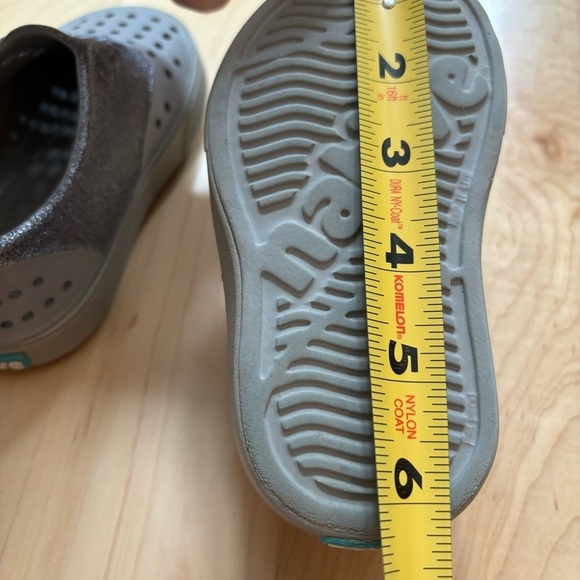 Native Girls Gray Silver Glitter Slip On Shoes - Picture 9 of 9